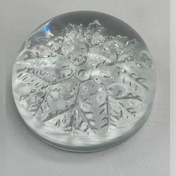 Vintage Avon Snowflake Paperweight - Picture 2 of 11